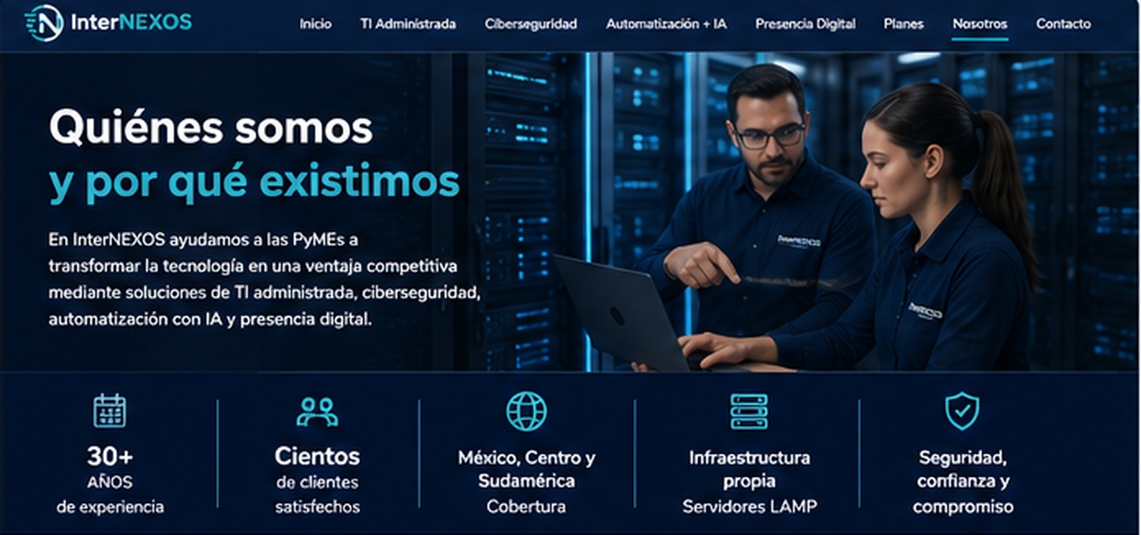 Equipo de tecnología InterNEXOS trabajando en infraestructura, seguridad y soporte para PyMEs